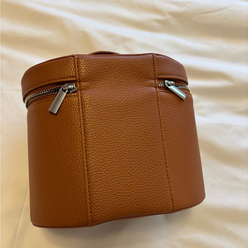Saie Vanity Case Makeup Bag/ Travel
Cosmetic Bag -Brown . PRICE IS FIRM - Picture 9 of 15
